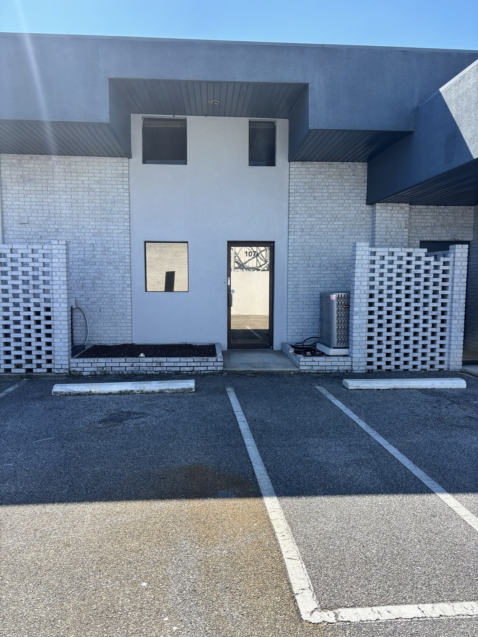 103-107 Lewis St, Fort Walton Beach, FL for lease Building Photo- Image 1 of 14