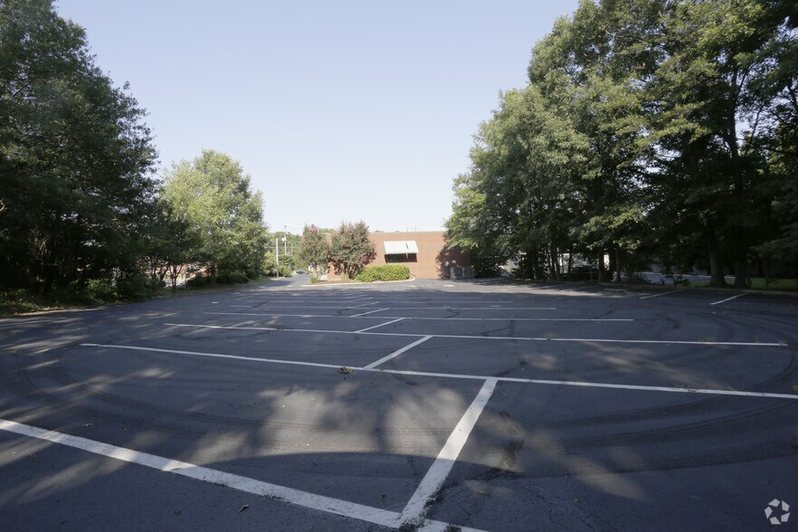 225 E Blackstock Rd, Spartanburg, SC for lease - Building Photo - Image 3 of 6