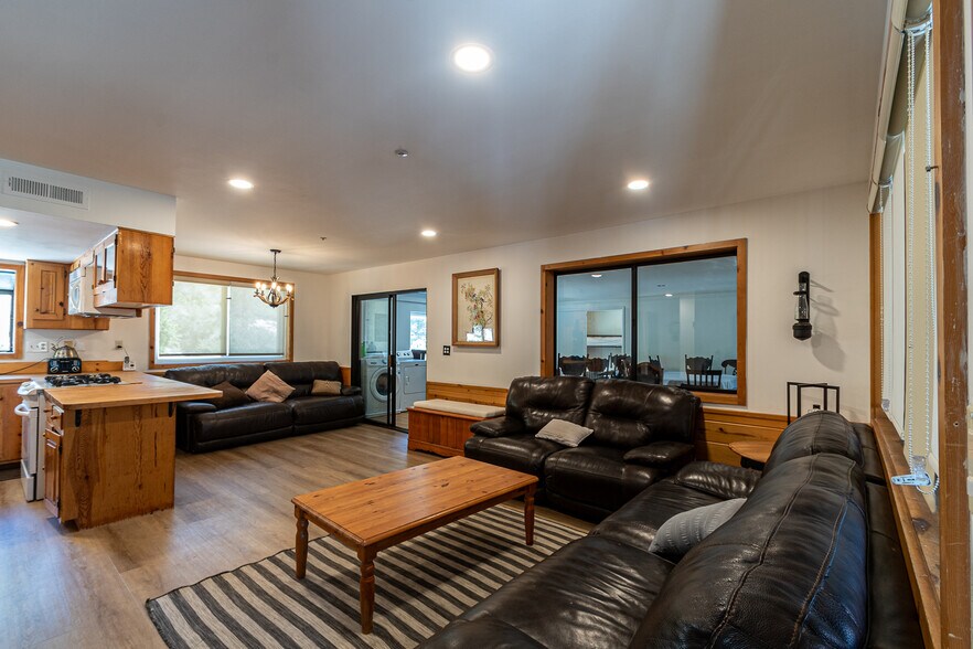 41505 Alder Dr, Forest Falls, CA à vendre - Photo du bâtiment - Image 3 de 50