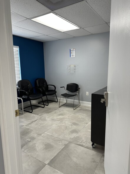 5352-5354 Gulf Dr, New Port Richey, FL for lease - Interior Photo - Image 3 of 6