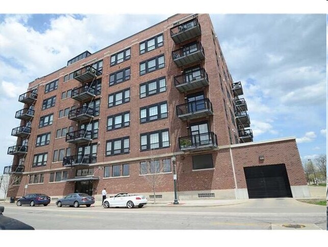 900 2nd St SE, Cedar Rapids, IA à louer - Photo du bâtiment - Image 2 de 5