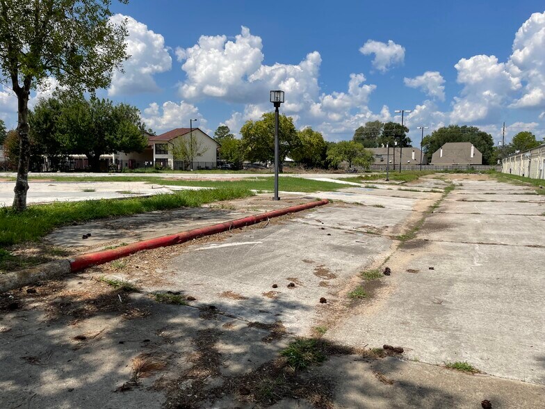 4702 FM 1960 W, Houston, TX à louer - Photo du bâtiment - Image 3 de 4
