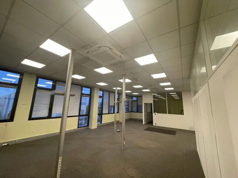 35 Rue Berthollet, Arcueil for lease - Interior Photo - Image 2 of 2