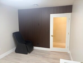 1571 NW 13th Ct, Miami, FL for lease Interior Photo- Image 2 of 2
