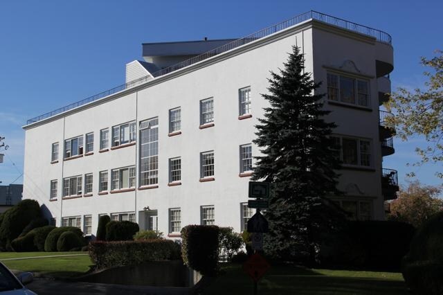 5450 University Blvd, Vancouver, BC à vendre - Photo du bâtiment - Image 2 de 15