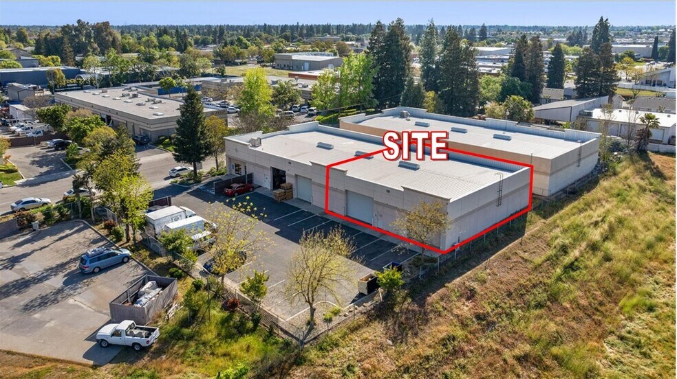 4753 W Jennifer Ave, Fresno, CA à louer - Photo du bâtiment - Image 1 de 14