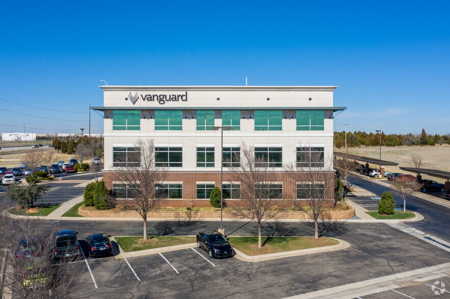 11600 Broadway Extension, Oklahoma City, OK for lease - Building Photo - Image 3 of 11