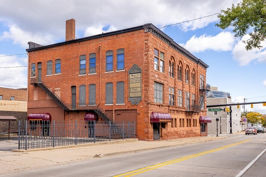100 W Washington Ave, Jackson, MI à louer - Photo du bâtiment - Image 2 de 20