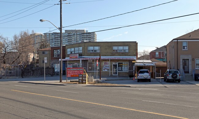 Plus de détails pour 777 Danforth Rd, Toronto, ON - Commerce de détail à vendre