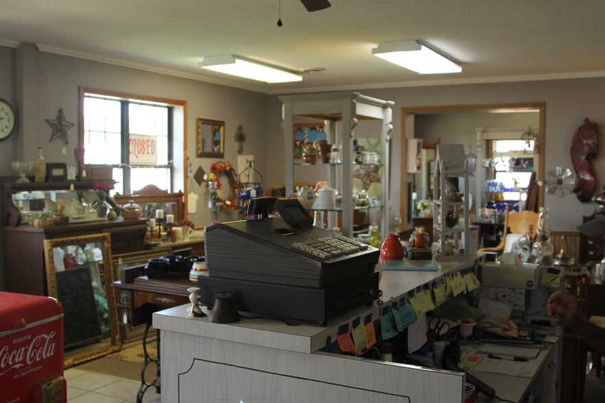 939 E Main St, Warsaw, MO for sale - Interior Photo - Image 3 of 3