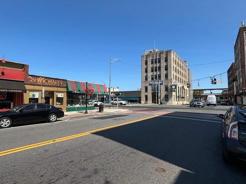 28-30 N Park Ave, Rockville Centre, NY for lease - Building Photo - Image 2 of 5
