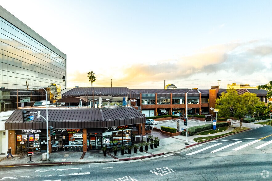 11740 San Vicente Blvd, Los Angeles, CA à louer - Photo du bâtiment - Image 2 de 4