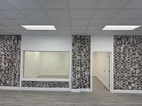 1288 N Tamiami Trl, North Fort Myers, FL for lease Interior Photo- Image 2 of 6