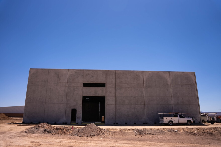 3955 Aviator Dr, St George, UT for lease - Building Photo - Image 3 of 7