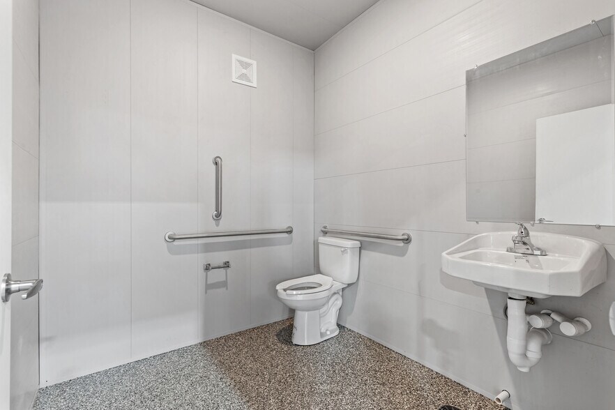 9819 Industrial dr, Horace, ND à louer - Photo intérieure - Image 2 de 3