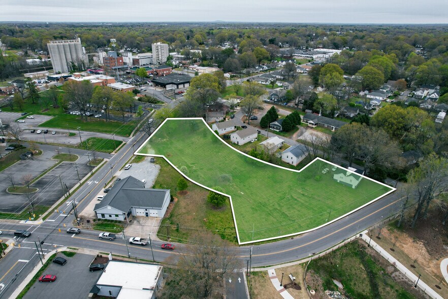 310 Clover St, Mooresville, NC à vendre - Photo du bâtiment - Image 3 de 4