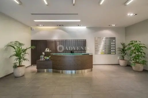 Office in Louveciennes for lease - Lobby - Image 2 of 4