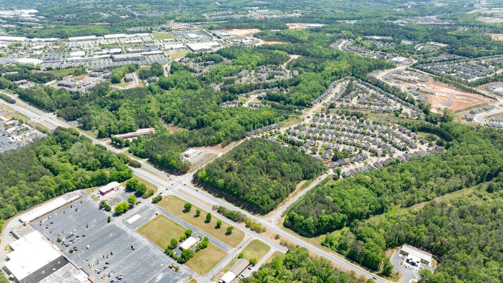201 Bullsboro Dr, Newnan, GA à vendre - Photo du bâtiment - Image 2 de 18