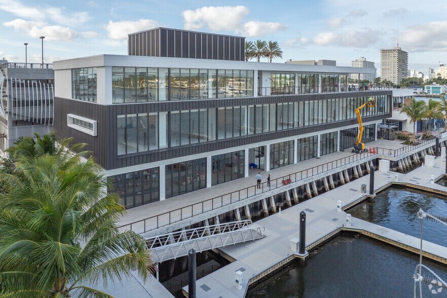151 Las Olas Cir, Fort Lauderdale, FL à louer - Photo du bâtiment - Image 2 de 20