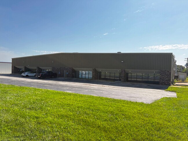Plus de détails pour 60 N Central Dr, O'Fallon, MO - Industriel à louer