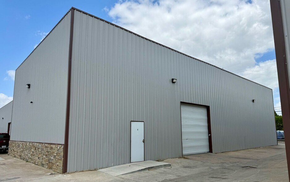 4522-4606 Steffani Ln portefeuille de 2 propriétés à vendre sur LoopNet.ca - Photo du bâtiment - Image 2 de 9