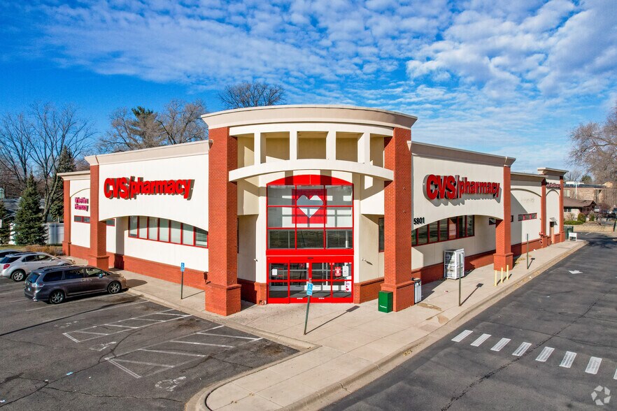 5801 Brooklyn Blvd, Brooklyn Center, MN à louer - Photo du bâtiment - Image 2 de 6