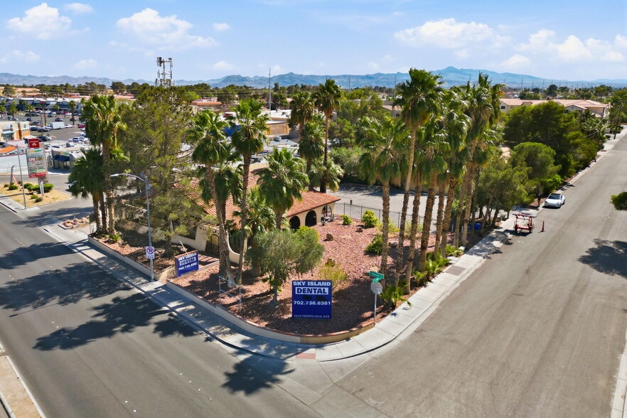 2315 E Tropicana Ave, Las Vegas, NV for sale - Aerial - Image 3 of 13