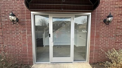 11801 Brinley Ave, Louisville, KY à louer Photo du bâtiment- Image 1 de 26