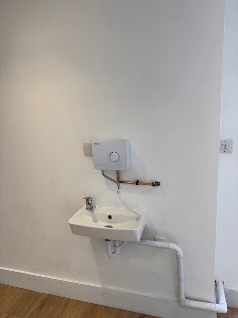 137a High St, Colchester, ESS CO1 1SP - Unit 137A -  - Interior Photo - Image 2 of 4