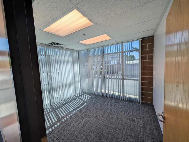 318 W Quail Trax Pl, Salt Lake City, UT à louer - Photo du bâtiment - Image 2 de 6