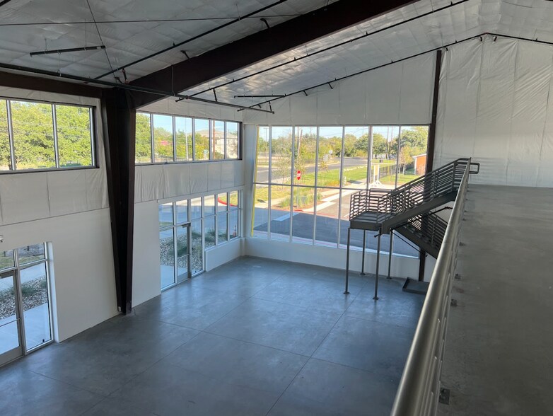 6001 Wilcab Rd, Austin, TX à louer - Photo du bâtiment - Image 3 de 8