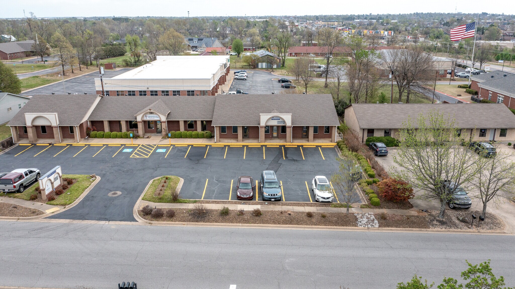 195-201 N 34th St, Rogers, AR for lease Primary Photo- Image 1 of 13