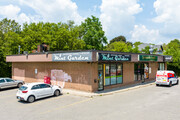 17830 Leslie St, Newmarket ON - Convenience Store