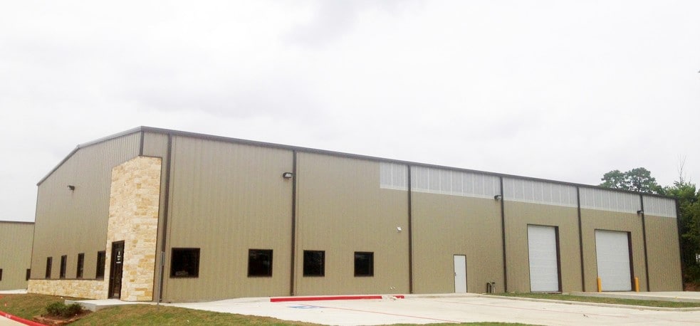 501 Hickerson St, Conroe, TX for lease - Building Photo - Image 3 of 22