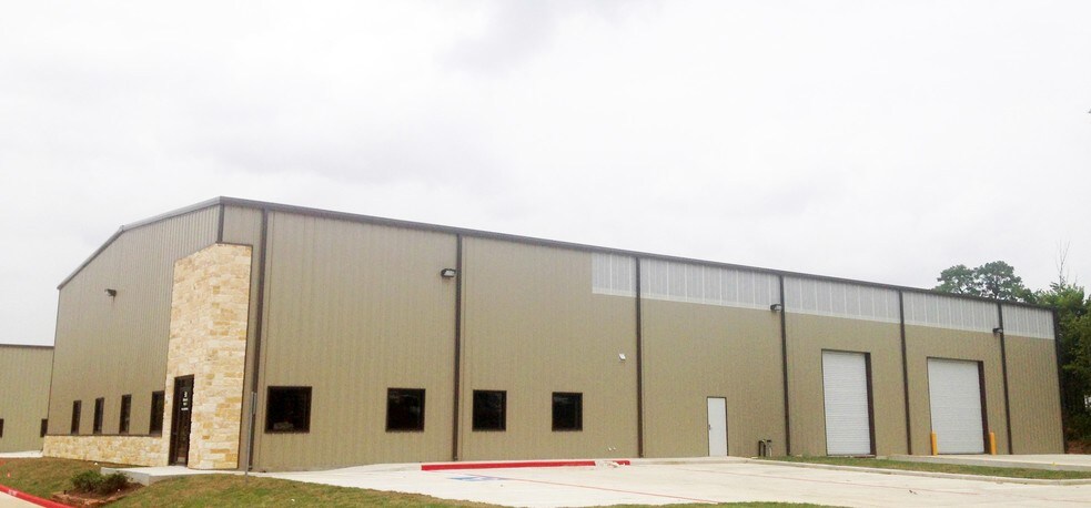 501 Hickerson St, Conroe, TX à louer - Photo du bâtiment - Image 3 de 22