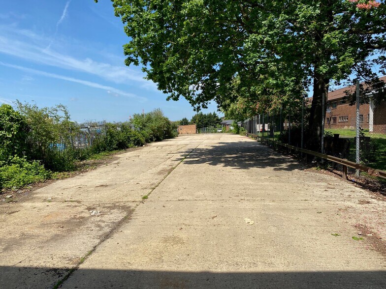 Ickenham Rd, Ruislip à louer - Photo du bâtiment - Image 3 de 7