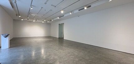 555 W 23rd St, New York, NY for lease Interior Photo- Image 2 of 9
