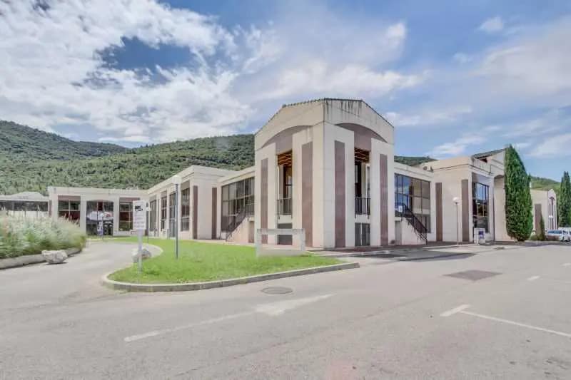 30 Avenue Du Chateau De Jouques, Gémenos for lease Building Photo- Image 1 of 14