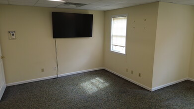 21552 Thames Ave, Lexington Park, MD for lease Building Photo- Image 2 of 5