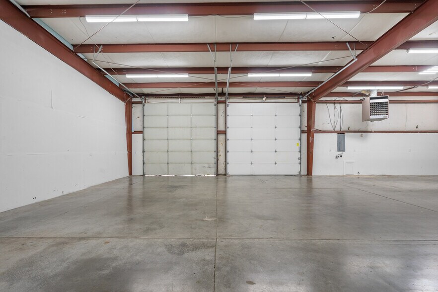 999 N 1st St, Silverton, OR à louer - Photo du bâtiment - Image 3 de 18