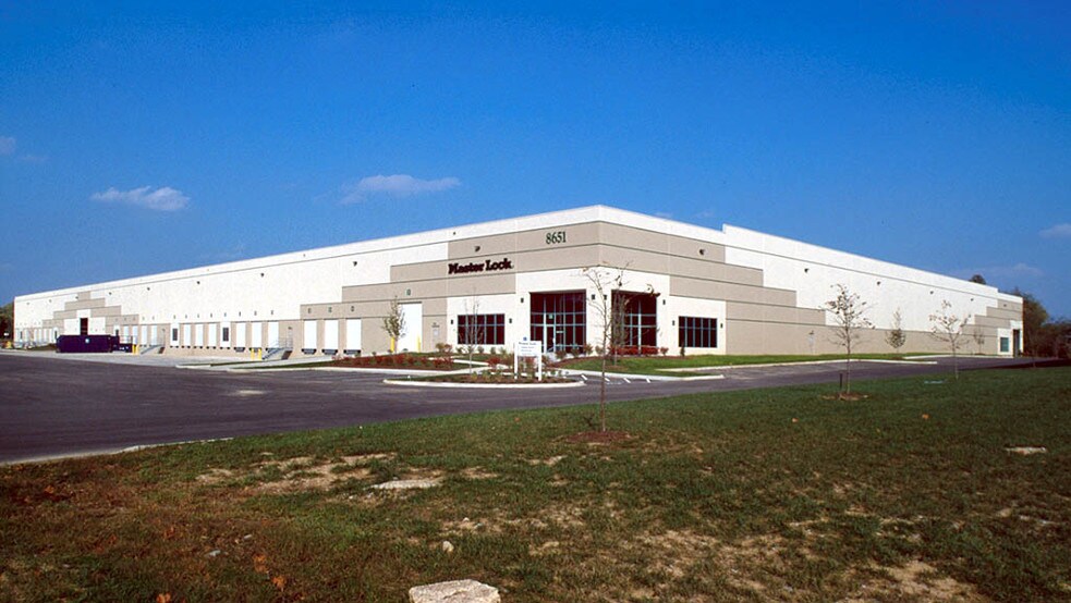 8651 Cane Run Rd, Louisville, KY à louer - Photo du bâtiment - Image 2 de 4