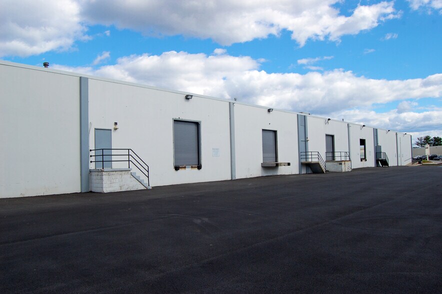 1716 Whitehead Rd, Woodlawn, MD à louer - Photo du bâtiment - Image 2 de 7