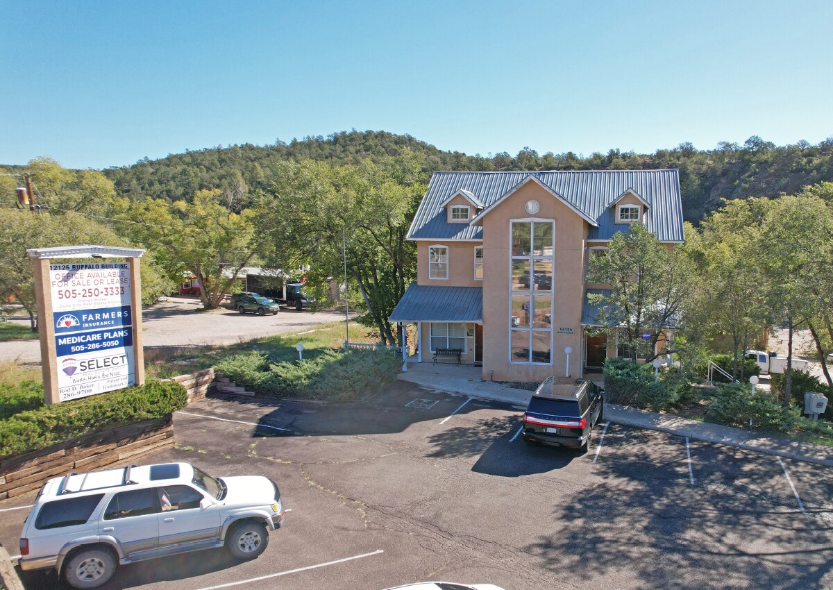 12126 N Hwy 14, Cedar Crest, NM à vendre Photo du bâtiment- Image 1 de 13