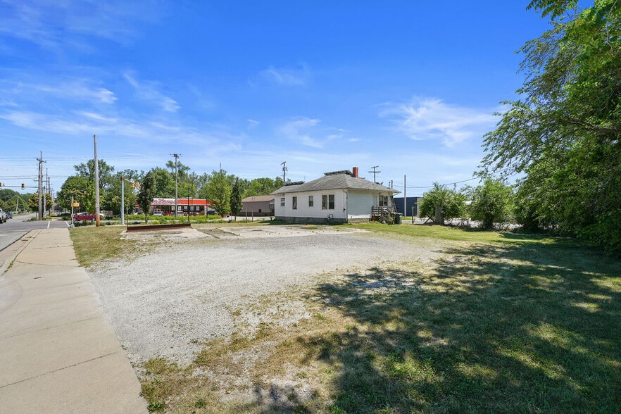 1009-1015 Calumet Ave, Valparaiso, IN à vendre - Photo du bâtiment - Image 2 de 13