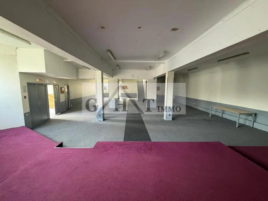 Industrial in Saint-Maur-des-Fossés for lease Interior Photo- Image 1 of 7