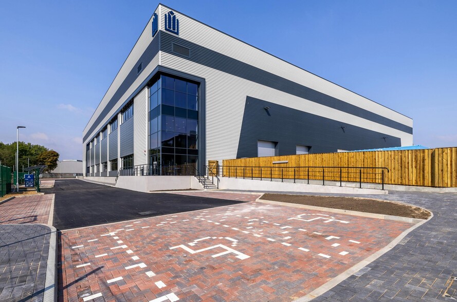 Horton Rd, Slough for lease - Building Photo - Image 3 of 7