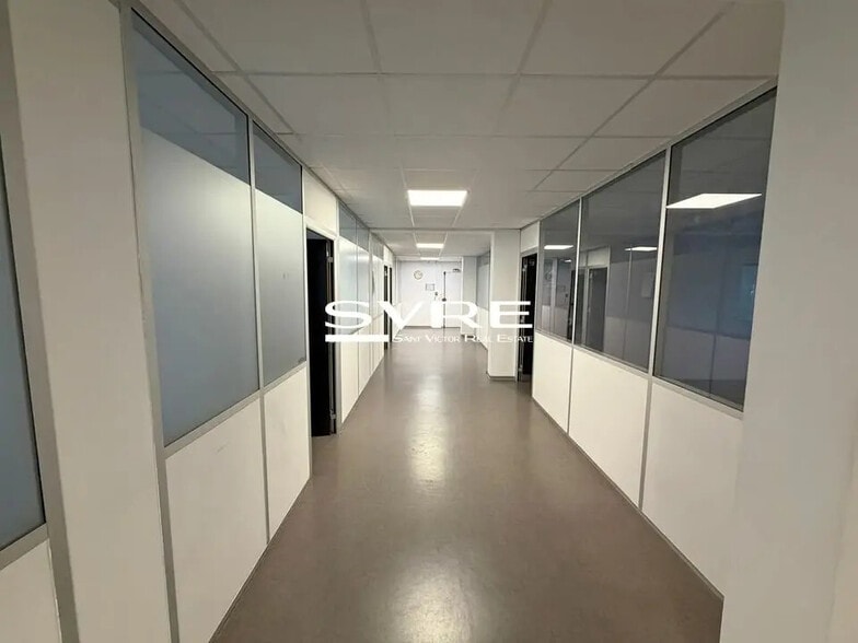 Office in Marseille for lease - Building Photo - Image 2 of 9