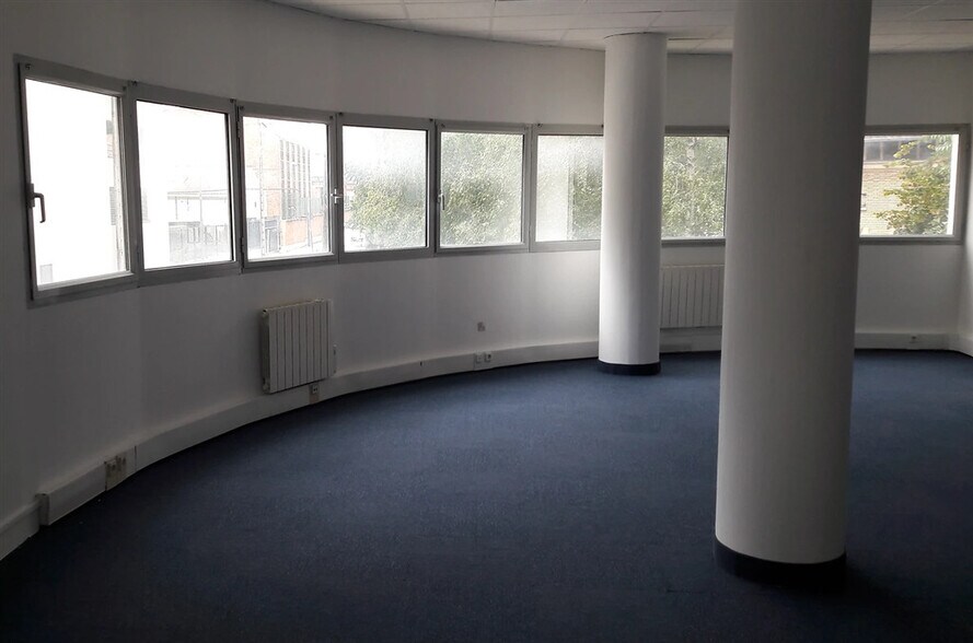 Bureau dans Saint-Ouen-sur-Seine à louer - Photo du bâtiment - Image 3 de 7
