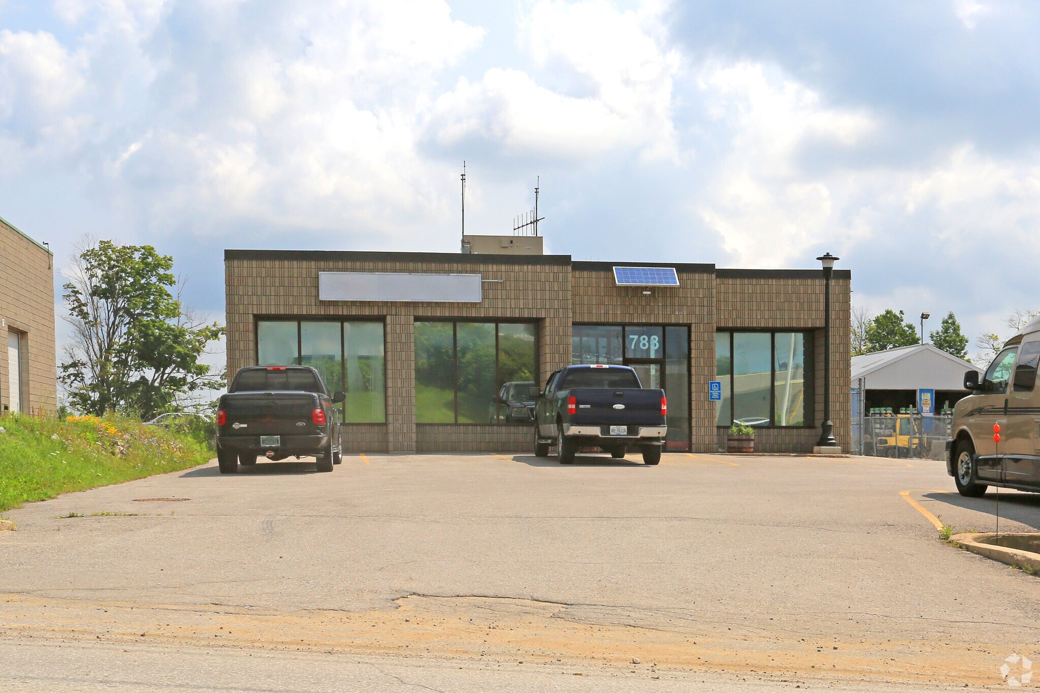 783 Bayview Dr, Barrie, ON for sale Primary Photo- Image 1 of 1