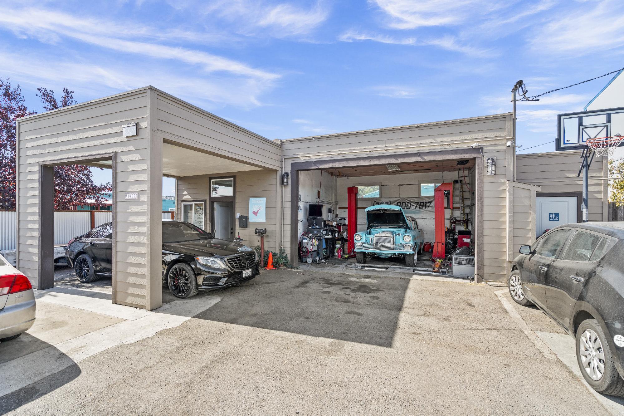 1009 S A St, Santa Rosa, CA for lease Interior Photo- Image 1 of 3